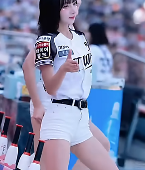 피리부는 아웃송 (정희정,이예빈 치어리더)