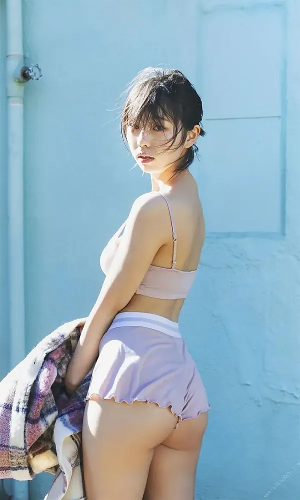 담요를 든 여인