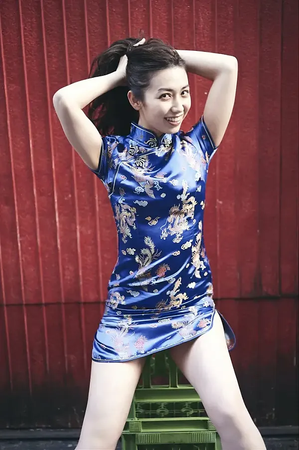 사토 아이리, FRIDAY 디지털 사진집 「신주쿠 로널리네스」 1권