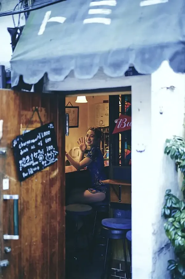 사토 아이리, FRIDAY 디지털 사진집 「신주쿠 로널리네스」 1권