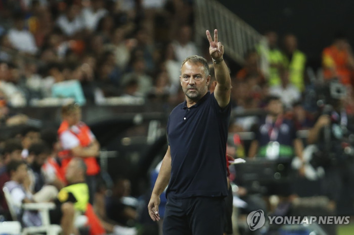 레반도프스키, 멀티골로 바르셀로나의 라리가 개막전 승리 이끌다