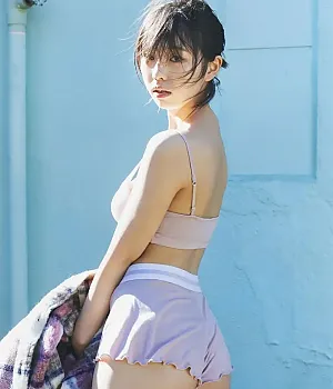 담요를 든 여인